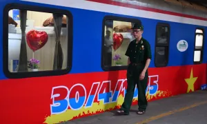 Ngành đường sắt tái hiện hai đoàn tàu Thống Nhất đầu tiên Ngành đường sắt tái hiện hai đoàn tàu Thống Nhất đầu tiên