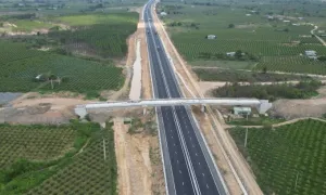 Thêm một doanh nghiệp muốn đầu tư mở rộng 300 km cao tốc Bắc Nam Thêm một doanh nghiệp muốn đầu tư mở rộng 300 km cao tốc Bắc Nam