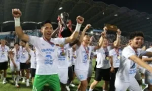 Nam Định nhận chức vô địch V-League 2024-2025