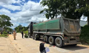 Xe đạp điện va chạm ôtô đầu kéo, hai cháu nhỏ tử vong Xe đạp điện va chạm ôtô đầu kéo, hai cháu nhỏ tử vong