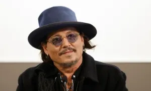 Johnny Depp nói 'bị chơi xấu' trong vụ kiện Amber Heard Johnny Depp nói 'bị chơi xấu' trong vụ kiện Amber Heard