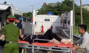 Cảnh sát dùng xe chuyên dụng cứu thai phụ bị tai nạn