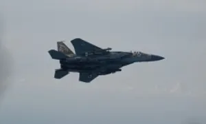 Israel 'ném bom, điều bộ binh đột kích' gần thủ đô Syria
