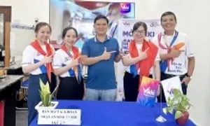 Khách hàng mở tài khoản Vikki An sinh nhận vàng SJC Khách hàng mở tài khoản Vikki An sinh nhận vàng SJC