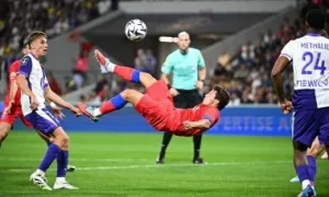PSG thắng đậm nhờ hai siêu phẩm móc bóng
