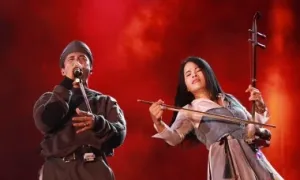 Bức Tường, Ngũ Cung hát nhạc cách mạng phong cách rock