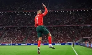 Ronaldo cân bằng kỷ lục ở vòng loại World Cup
