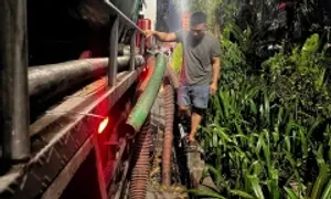 Xả trộm 50 m3 chất thải bể phốt xuống sông Tô Lịch