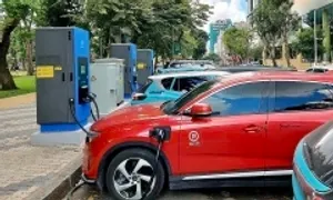 TP HCM cho Vingroup lắp trạm sạc điện tại điểm thu phí đỗ xe dưới lòng đường
