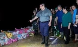 Thủ tướng thị sát vùng ngập lụt ven sông ở Hà Nội