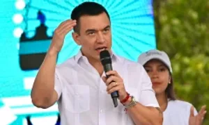 Ecuador nói vụ ném đá xe Tổng thống là 'mưu sát'