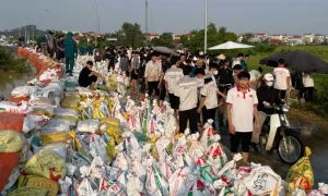 Đêm trắng đắp đê sông Cầu