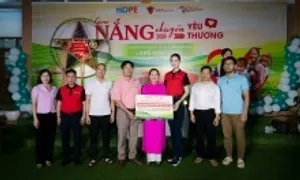 Hỗ trợ sơn sửa lớp học và tặng quà cho học sinh Lạng Sơn, Quảng Ninh