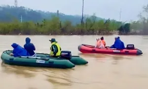 Hàng trăm người tìm kiếm ba bố con nghi mất tích ở sông Lam