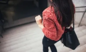 Người có dáng đi thế nào sẽ dễ bị tội phạm tấn công?