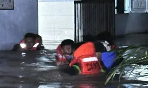 Giải cứu 127 người khi nước ngập ở TP HCM