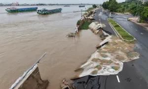 Đường ở miền Tây bị sông Tiền 'nuốt chửng'