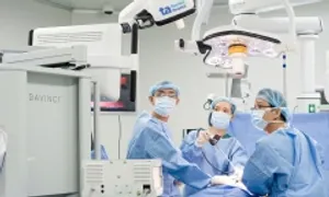 Từ Mỹ về Việt Nam điều trị ung thư bằng robot