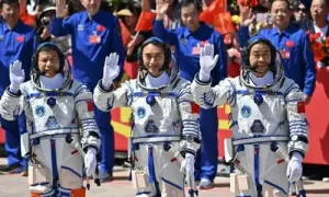 Sự cố khiến phi hành gia Trung Quốc hoãn trở về Trái Đất